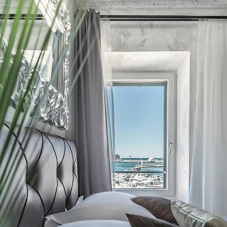 Royal View ロヴィニ